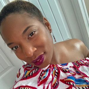 Meet your Posher, Taya